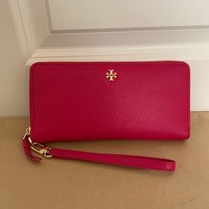 Tory burch continental passport wallet Fushia pink